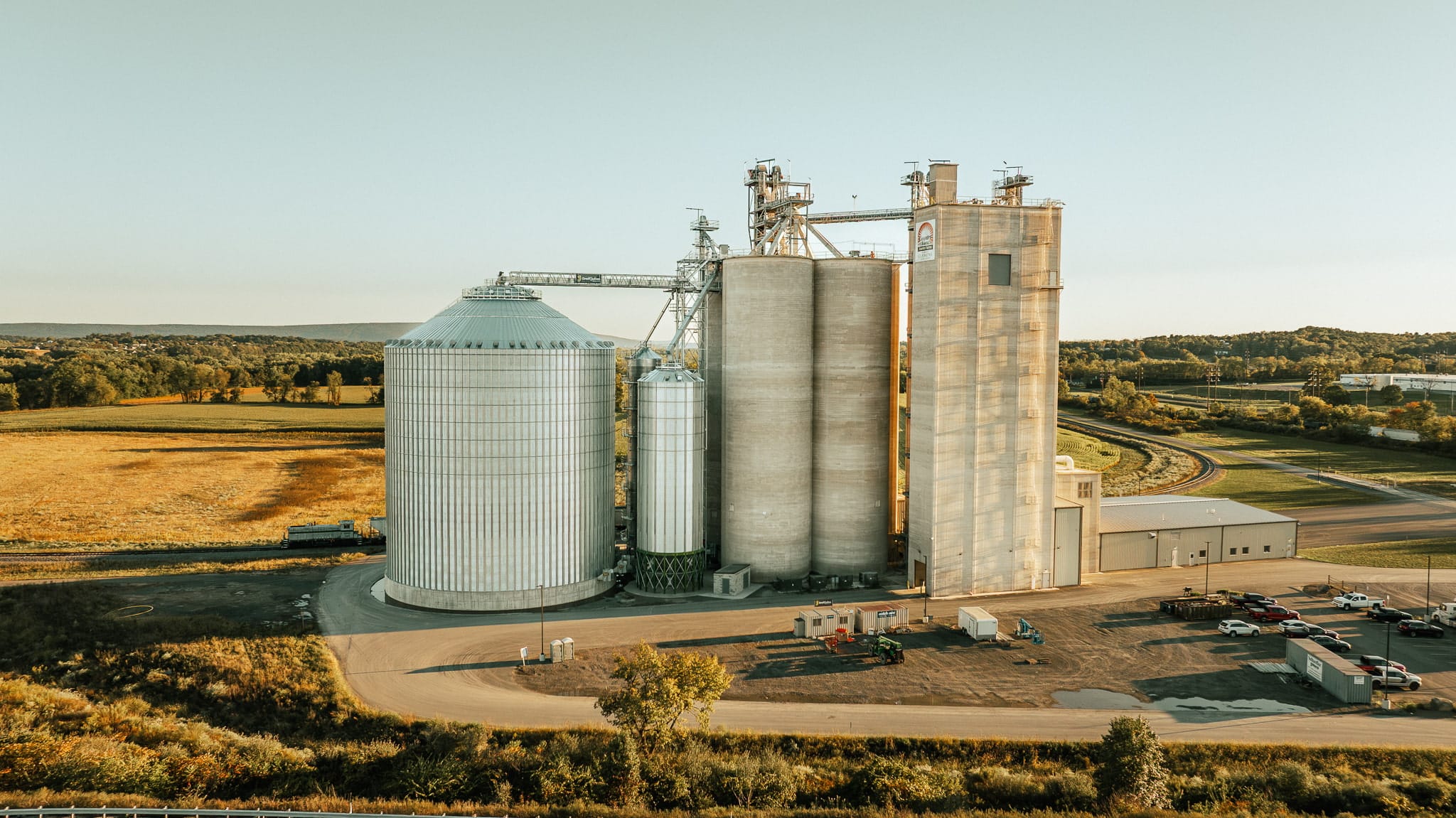 groff-julius-white-deer-largest-grain-bin
